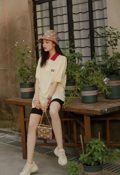 风格|“渣女风”已经过时了,今年更流行“无性别穿搭”,高级又有质感