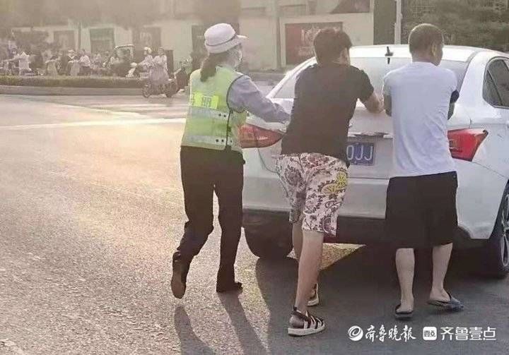 执勤民警|在吗？你的暖心交警“蜀黍”又上线了！