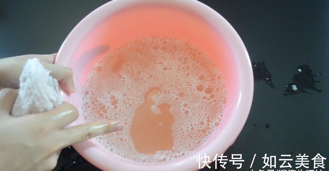 汗味|清洗毛巾别再用肥皂了, 用它泡一泡, 多脏多旧的毛巾也能洁白如新