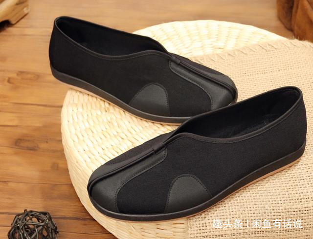 比尔盖茨 男人别总穿皮鞋,闷脚!现在大佬都爱穿“千层底”,舒服还有范