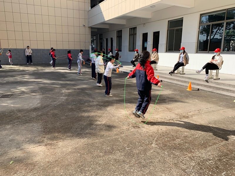 镇西小学|镇西小学举行体育节暨学生体质健康达标运动会