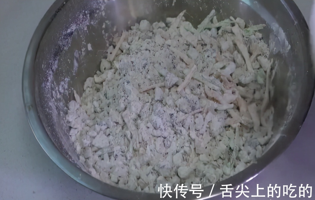 面团|老式五仁月饼的家常制作方法，馅料十足，做法简单，美味可口