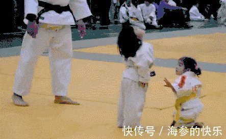 |搞笑GIF趣图: 套路不是这样子的啊,怎么让人截胡了呢