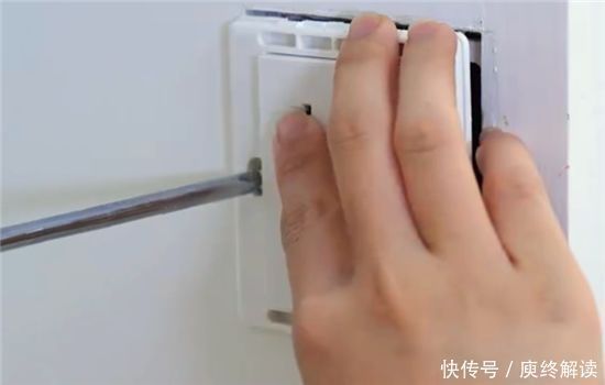 螺丝|墙上插座松动不好用,学会一招,不花一分钱,比新的还牢固