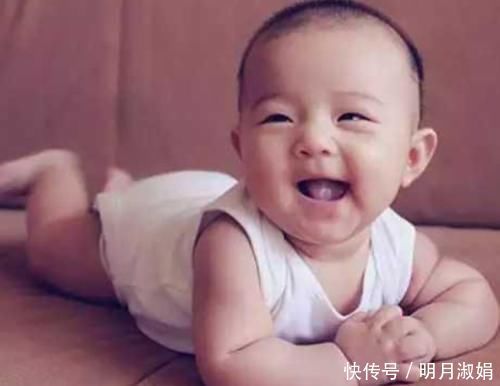 “一哭、二笑、三认母”,3个月宝宝的发育规律,有趣又可爱