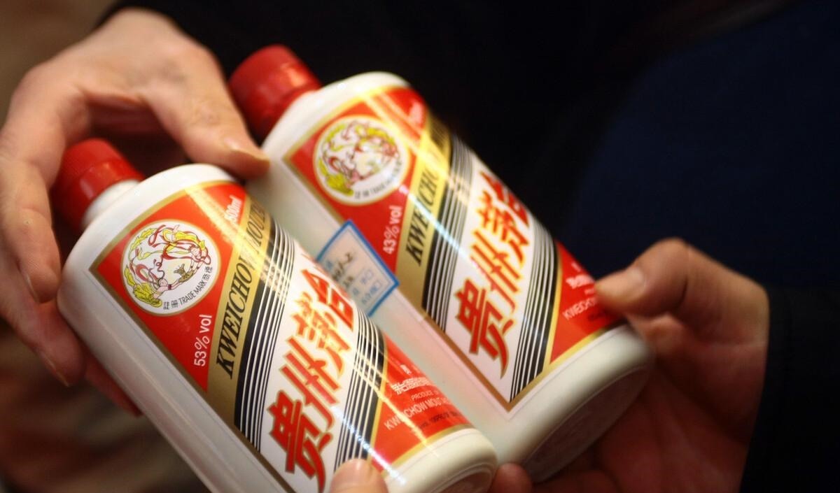 擦亮眼睛|如果茅台的瓶子上没有这“2字”,那八成就是假的,买酒时记得擦亮眼睛