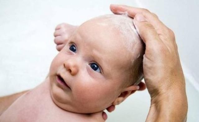 洗澡|宝宝身上再臭再脏，3个时间段也别洗澡，对健康没一点好处