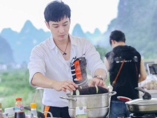 丁真|中餐廳5：明星給客人吃“沒熟”的飯菜，按照法律規定要賠多少錢