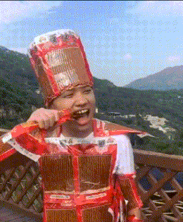 |搞笑GIF：只因在人群中多看了她一眼 结果在医院住了一个月