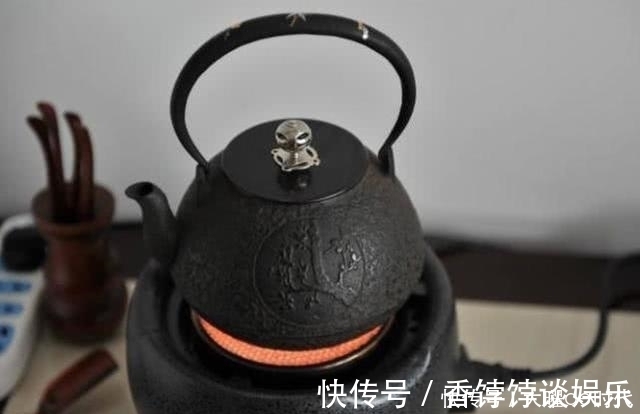 地下水|喝水时，一半热水加一半凉水，对身体有影响吗？看完你就知道了！