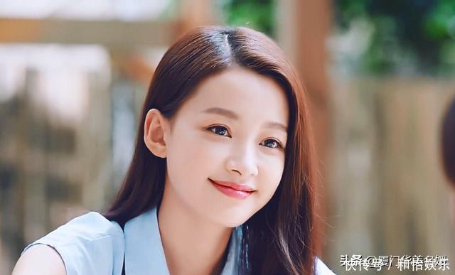 油皮女生睡前坚持做这4件事,就能赶走肌肤问题,轻松打造水光肌