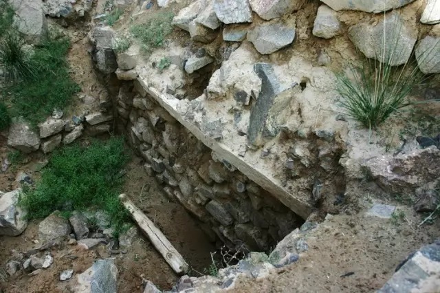 热水墓群|“九层妖塔”原型古墓惊现:1000余件文物,500余件金银玉器,87匹汗血宝马