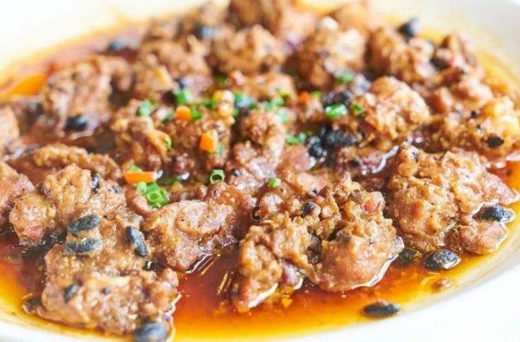 做豉汁蒸排骨,牢记“2个要点”,蒸好后排骨软嫩不腥,味道浓厚