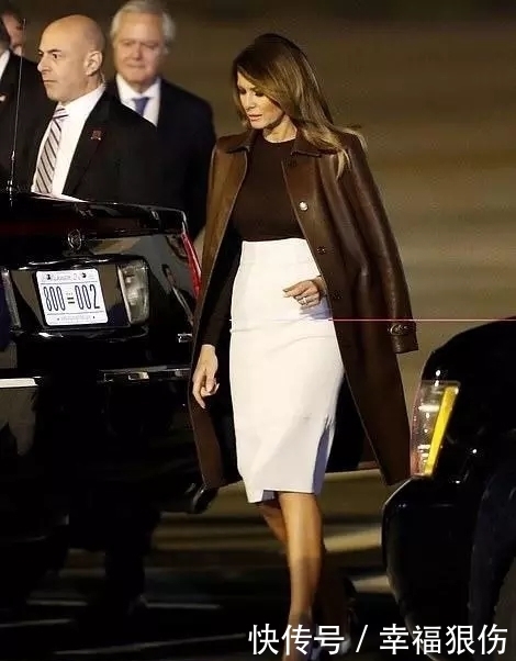 终于|梅拉尼娅终于不穿大衣长裙,三千红格子衬衣配瘦腿裤秀腿,太减龄