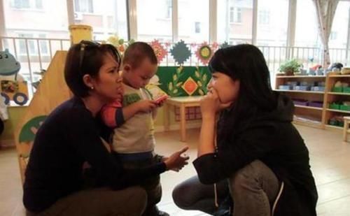 绘画作品|孩子画“怪异”全家福,老师怀疑有心理问题,宝妈:老师您看错了