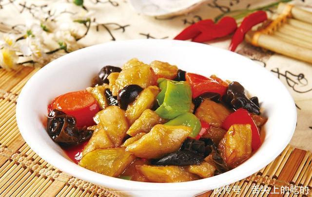 放油|炒茄子不是先放油,大厨教你正确做法,茄子不吸油不发黑,超好吃