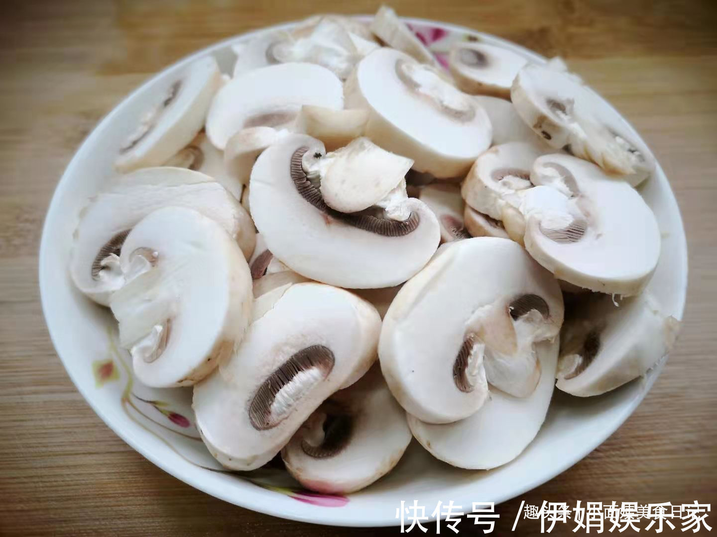 芥菜|这菜是唯一含维生素D的蔬菜，虽然贵但营养极高，老人小孩都爱吃