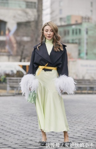 长裙|“百褶裙”要退位了,今秋流行的是“仙女裙”,配对外套巨好看!
