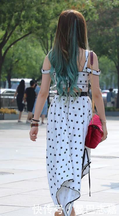 小姐姐绿发搭配长裙,谁不想要个这样的女朋友