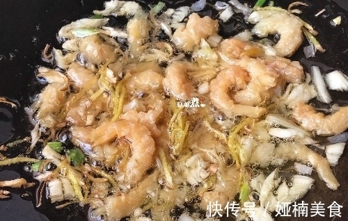 俗话说白菜豆腐保平安，两种健康食材，用此做法最好吃
