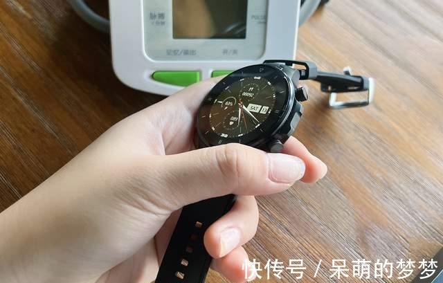 血压|带气囊的手表,手腕上的黑科技!这款智能手表会流行起来吗?