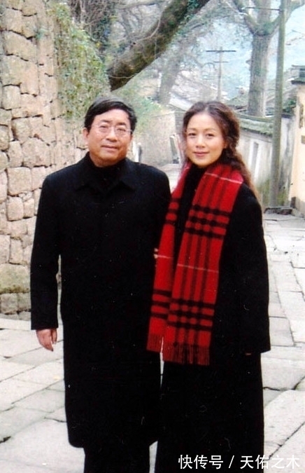 文化苦旅$余秋雨的另一面:抛弃发妻李红,另娶小16岁马兰,前妻怒斥伪君子