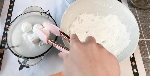 元宵原来是这样做得的，简单易上手，以后再也不用出去买来吃了