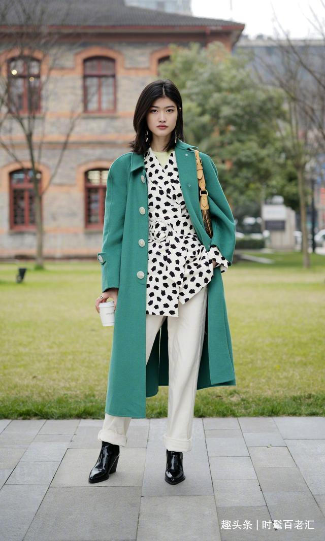 膝下 最近火了一种大衣，叫“膝下不过踝”，时髦显高，小个子也适合