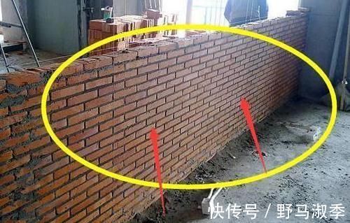 专业|砌墙时工人要是加这块东西，你记得多给工钱，实在太专业了
