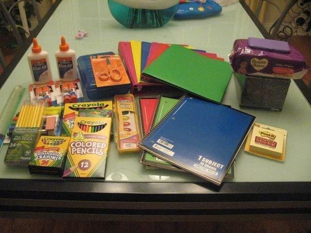 家长别乱翻孩子的书包,包中世界“精彩无比”,你会被气笑的