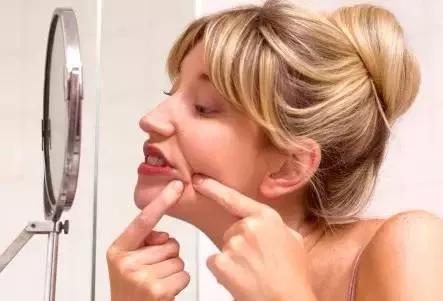 为什么你的痘痘永远反反复复消不下去？爆痘女孩必看