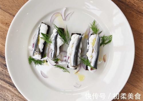 孜然辣椒面|“烤腰卷”撒上孜然辣椒面，这味道真让人着迷