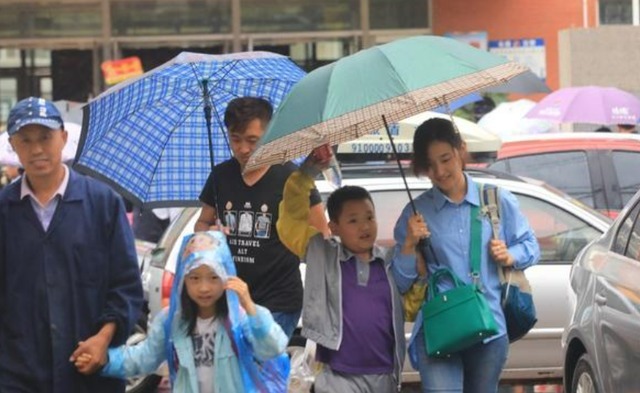 好好学习|大学教授怒斥家长:早晚接送会毁了孩子!不料网络上骂声此起彼伏