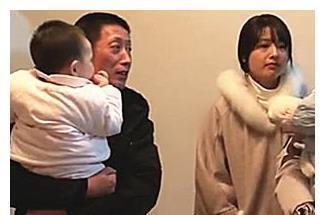 外公|1岁的宝宝,儿子8个月的小姨,因为外公抱小姨吃醋了