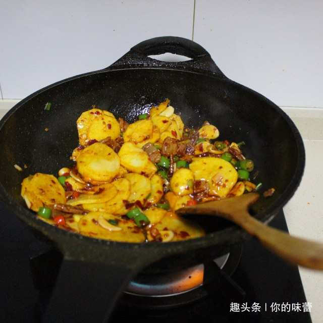 砂锅|干锅土豆片，香辣过瘾，做法简单，好吃到放不下筷子
