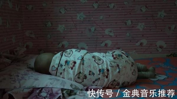 婴儿|“最抠”妈妈,把免费婴儿尿裤当卫生巾用,背后故事让人流泪……