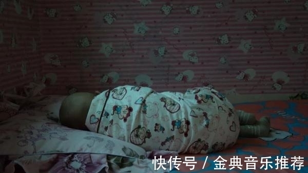 婴儿|“最抠”妈妈，把免费婴儿尿裤当卫生巾用，背后故事让人流泪……