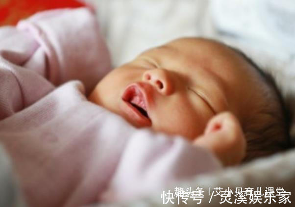 啼哭声|女婴出生对着妈妈笑,却被婆婆打了一巴掌,医生竟夸赞打得好