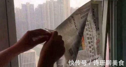 纱窗长时间不清洁一层灰，教你一招，不用拆卸麻烦，也能很干净