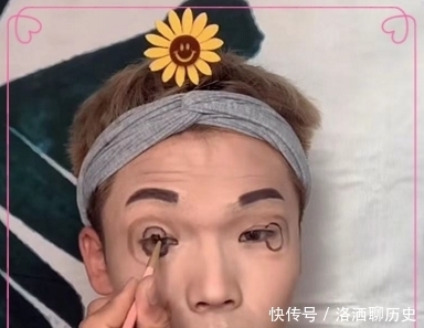 美术生仿妆“宗介”，开头：来凑凑热闹，结局：请问波妞跑了吗？