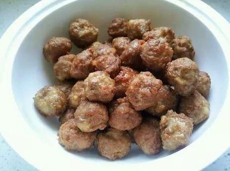 丸子|炸肉丸子时多加“这一步”，炸出来的丸子外焦里嫩，放凉也很酥脆