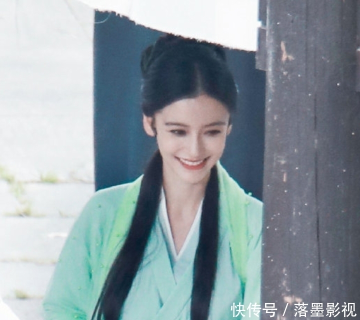 baby新造型出炉,穿古装扮“青蛇”好养眼,休息时的生图美上热搜