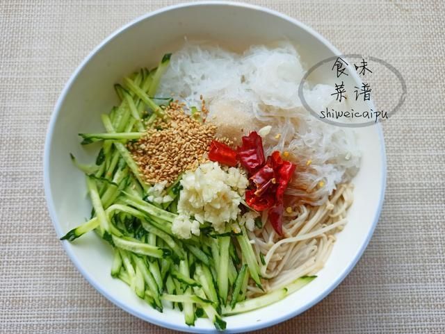 年夜饭必备的6道凉拌菜，清爽解腻，营养又美味，看着就很有食欲