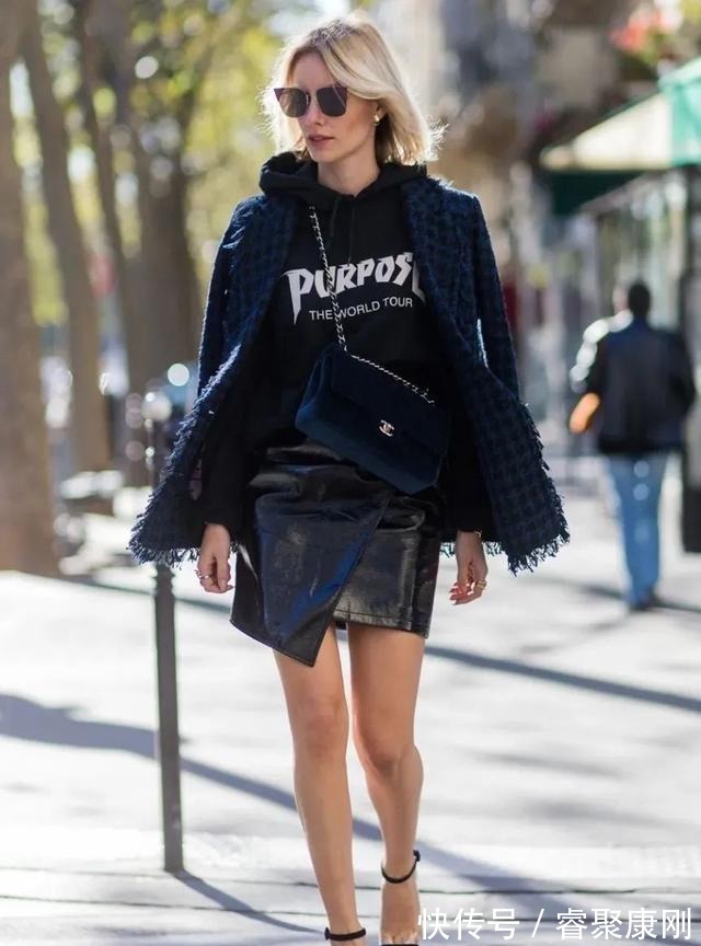 随性|卫衣+半裙=早秋最火混搭套路,时髦又有女人味