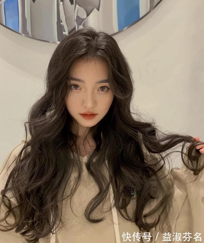 烫发|2021最新流行的几款发型!建议你们最好不要做,因为太显脸小