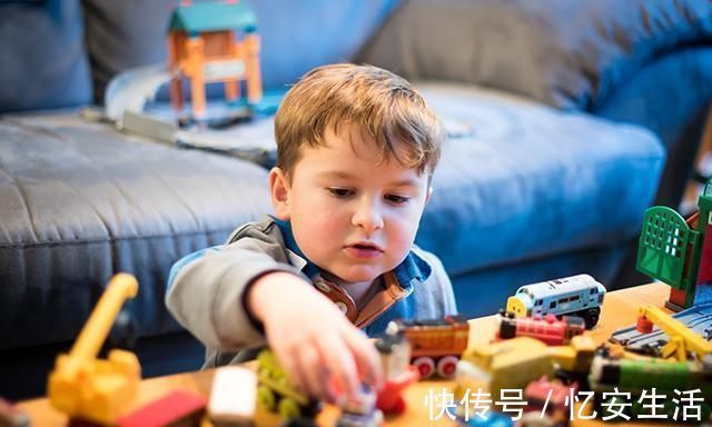 小刘|宝宝是否聪明,从小就能看出来,若有这三个特征,智商不会太低