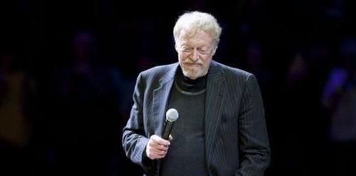 鬼冢虎 现金流不稳、公司被兼并,看菲尔·奈特如何把一手烂牌打出王炸