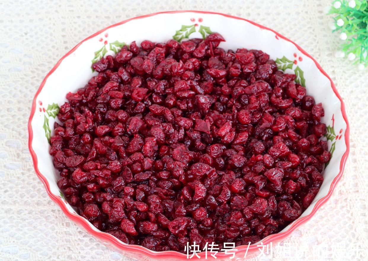 蔓越莓|夏天易出汗,这种高钾水果要多吃,每天坚持吃一点,年轻不显老