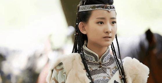 生中扮演着|成吉思汗的三个皇后，一个是年少爱情，一个是长情陪伴