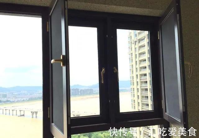 优点|你家封阳台的方法早已过时,现在流行这样封,安全又实用!